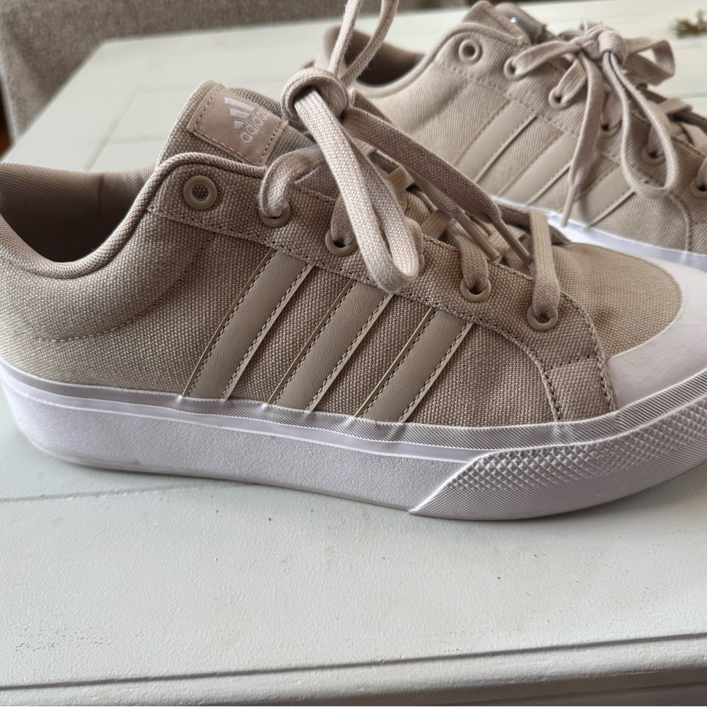 COPY - Adidas Bravada 2.0 Platform Sneakers, beige and white, like new size 11